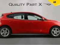 Begagnad Ford Focus Zetec 2021 Röd Halvkombi