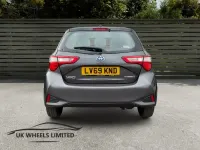 Used Toyota Yaris Hybrid 100 HP (73 kW) 2019 Grey Hatchback
