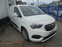 Second-hand Vauxhall Combo Sportive 130 CP (95 kW) 2021 Alb Monovolum