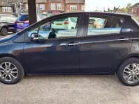 Begagnad Toyota Yaris 69 HK (50 kW) 2014 Svart Halvkombi