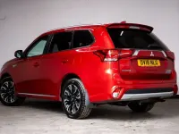 Used Mitsubishi Outlander P-HEV 200 HP (147 kW) 2018 Red Estate