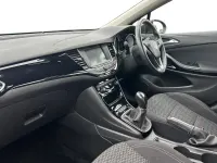 Used Vauxhall Astra SRi 100 HP (73 kW) 2018 Black Hatchback