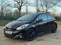 Begagnad Peugeot 208 2017 Svart Halvkombi