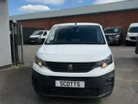 Used Peugeot Partner 131 HP (96 kW) 2021 White MPV