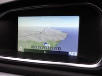 Begagnad Volvo V40 R-Design 152 HK (111 kW) 2016 Vit Halvkombi
