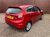 Used Ford Fiesta Zetec 75 HP (55 kW) 2016 Red Hatchback