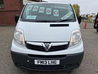 Usado Vauxhall Vivaro 115 HP (84 kW) 2013 Branco Monovolume