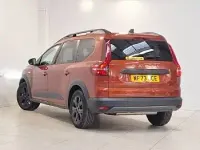 Usado Dacia Jogger Extreme 140 HP (102 kW) 2023 Castanho Monovolume