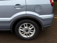 Used Ford Fusion Zetec 80 HP (58 kW) 2006 Blue Hatchback