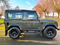 Used Land Rover Defender 122 HP (89 kW) 2007 Green Estate