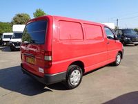 Begagnad Toyota HiAce 95 HK (69 kW) 2007 Röd Van