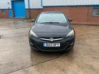 Begagnad Vauxhall Astra 2013 Svart Halvkombi