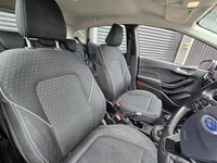 Usado Ford Fiesta Zetec 70 HP (51 kW) 2018 Cinzento Citadino