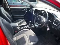 Begagnad Kia Ceed 136 HK (100 kW) 2021 Röd Halvkombi