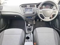 Used Hyundai i20 Premium 84 HP (61 kW) 2019 White Hatchback