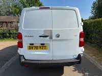 Second-hand Vauxhall Vivaro 100 CP (73 kW) 2020 Alb Monovolum