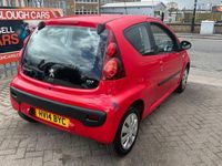 Used Peugeot 107 Active 68 HP (50 kW) 2014 Red Hatchback