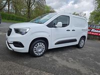 Second-hand Vauxhall Combo Sportive 100 CP (73 kW) 2021 Alb Monovolum