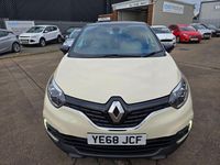 Used Renault Captur Iconic 90 HP (66 kW) 2018 Cream/black SUV