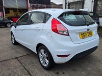 Used Ford Fiesta Zetec 2015 White Hatchback
