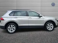 Gebraucht VW Tiguan Life 150 PS (110 kW) 2023 Silber SUV