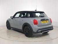 Usado Mini Cooper Classic 134 HP (98 kW) 2022 Cinzento Citadino