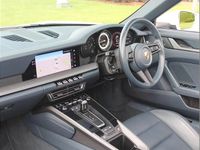Begagnad Porsche 911 444 HK (326 kW) 2023 Vit Cab