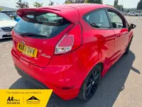 Used Ford Fiesta Zetec 125 HP (91 kW) 2013 Red Hatchback