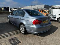 Begagnad BMW 318 143 HK (105 kW) 2009 Blå Sedan