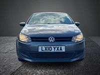 Usado VW Polo SE 85 HP (62 kW) 2010 Cinzento Citadino