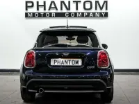 Begagnad Mini Cooper Exclusive 2022 Multicolour Halvkombi