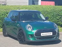 Usado Mini Cooper Exclusive 136 HP (100 kW) 2019 Verde Citadino