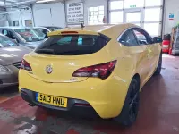 Used Vauxhall Astra GTC SRi 140 HP (102 kW) 2013 Yellow Hatchback