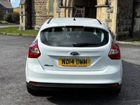 Used Ford Focus Zetec 115 HP (84 kW) 2014 White Hatchback