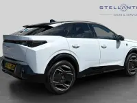 Usado Peugeot e-3008 GT 152 kW (207 CV) 2024 Blanco SUV