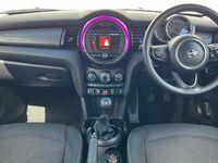 Usado Mini Cooper Classic 136 HP (100 kW) 2020 Cinzento Citadino