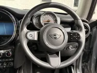 Używany Mini Cooper Classic 135 KM (99 kW) 2022 Szary Hatchback
