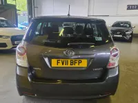 Usado Toyota Verso 132 HP (97 kW) 2011 Cinzento Monovolume