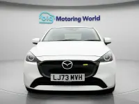 Begagnad Mazda 2 Exclusive-Line 90 HK (66 kW) 2024 Vit Halvkombi