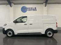 Begagnad Citroën Dispatch 2023 Vit Minibuss
