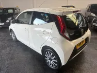 Used Toyota Aygo X-play 72 HP (52 kW) 2019 White Hatchback