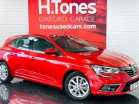 Used Renault Mégane IV Dynamique 130 HP (95 kW) 2017 Red Hatchback