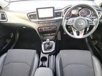 Used Kia Ceed 2019 White Hatchback