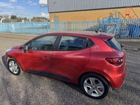 Used Renault Clio IV Play 75 HP (55 kW) 2016 Red Hatchback