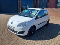 Used Renault Twingo Expression 60 HP (44 kW) 2010 White Hatchback
