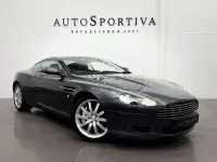 Begagnad Aston Martin DB9 450 HK (330 kW) 2004 Grå Sportkupé