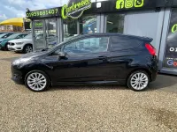 Usado Ford Fiesta Sport 95 HP (69 kW) 2016 Preto Van