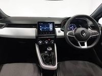 Używany Renault Clio V SE 90 KM (66 kW) 2022 Szary Hatchback