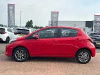 Used Toyota Yaris 99 HP (72 kW) 2015 Red Hatchback
