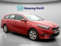 Begagnad Kia Ceed 2024 Röd Halvkombi